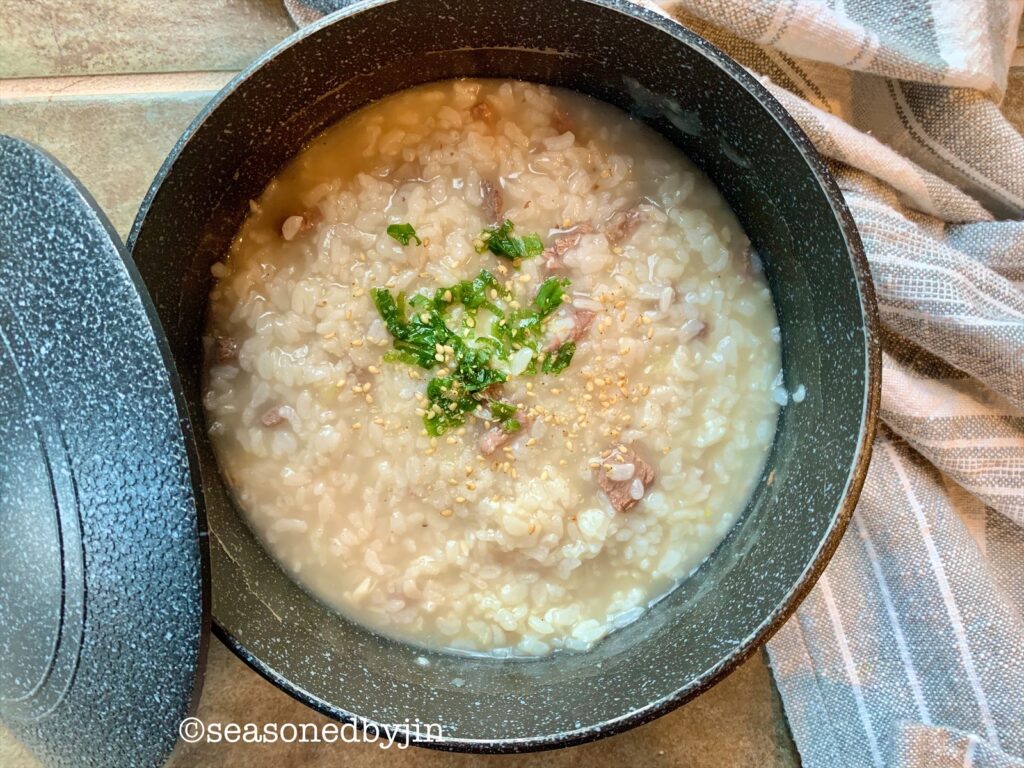 cooked rice porridge in a clay pot