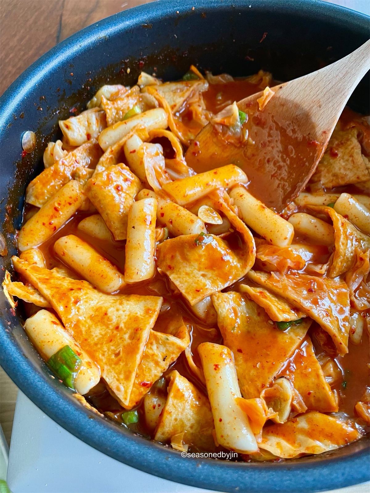 Spicy Korean Rice Cake with Cabbage, Tteokbokki ⋆ Seasoned by Jin
